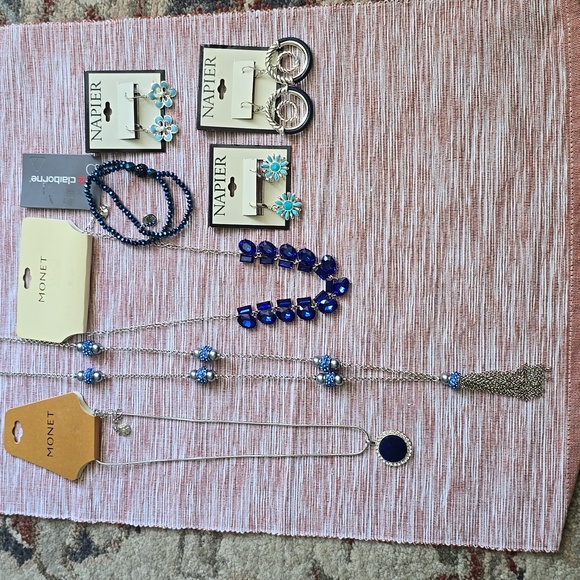 MONET, LIZ CLAIBORNE & NAPIER WOMEN'S FASHION JEWELRY BUNDLE OF 7 ITEMS - Picture 1 of 14